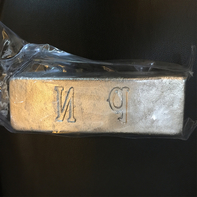 MgNd25 MgNd30 MgNd35のマグネシウムのネオジムのマスター合金のMgNdの合金のインゴット