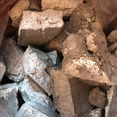 穀物のアルミニウム炉の製錬のアルミニウム錫のAlSnのマスター合金のインゴットSnの内容3-10%のAlのバランスの添加物を精製しなさい