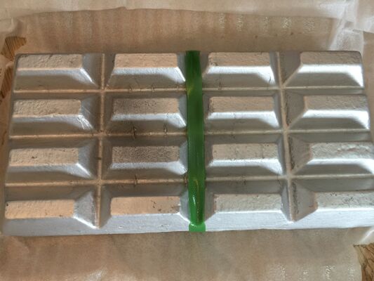 冷たい場所に保存 マグネシウムマスター合金 不規則なインゴットタイプ メタル加工と合金生産のために最適化された滑らかな表面を特徴とする